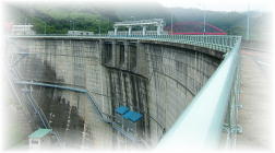 青蓮寺ダムの写真です。