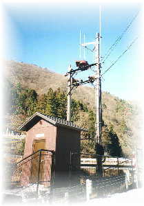 無線遠隔制御式の放流警報局の写真です。
