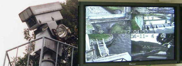 CCTVのカメラとモニタの例です。