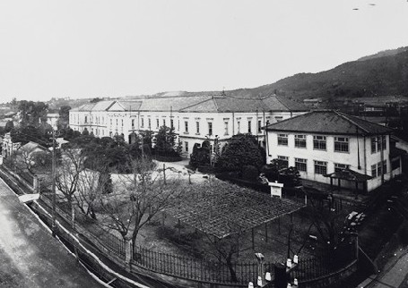 昭和初期の旧庁舎全景の写真
