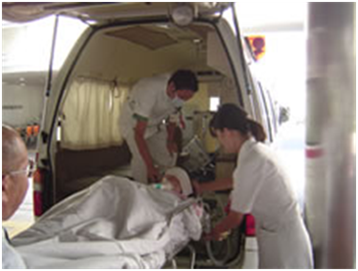 人工呼吸器装着患者搬送