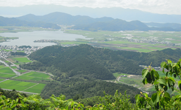 ▲Ruins of Azuchi castle and lake Nishinoko