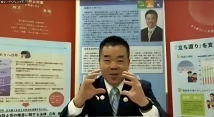 滋賀県民フォーラムに出演し、滋賀県の再犯防止の取組をについて講演する三日月知事