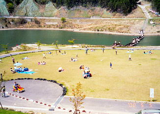p_03_4.jpgダム湖の公園、ブルーリバーパークの写真です。
