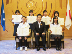 県中学生水の作文コンクール入選者表彰式