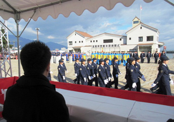 滋賀県警察年頭視閲式に出席