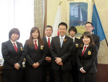 滋賀県青年団体連合会の役員の皆さんとの写真