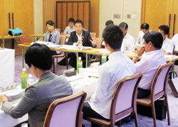 滋賀県行政経営改革委員会での議論の様子