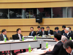 関西経済界と関西広域連合との意見交換会に出席