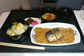 機内サービスで提供された滋賀の郷土料理の写真