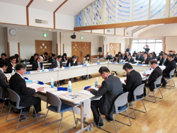 愛荘町で開催された滋賀県首長会議に出席