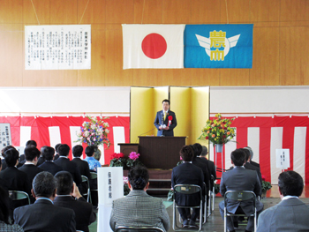 滋賀県立農業大学校の卒業証書・修了証書授与式に出席