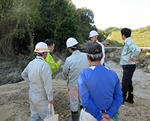 甲賀市の農業用水のため池決壊現場を視察