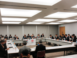 関西ワールドマスターズゲームズ2021組織委員会理事会で審議する様子