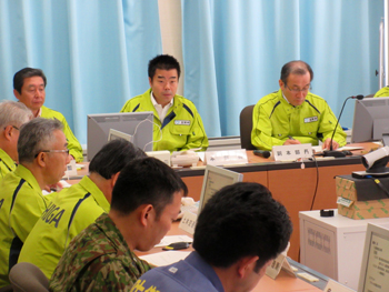 三日月知事が原子力防災訓練を長浜市と共催で実施する様子。