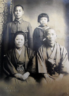 海軍入団前の高木さんと家族