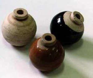 陶器製の手榴弾写真