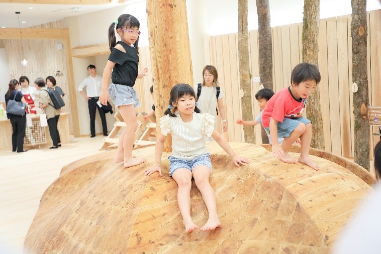 木育施設「しがモック」で遊ぶこどもたち1