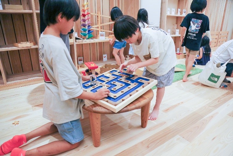 木育施設「しがモック」で遊ぶこどもたち2