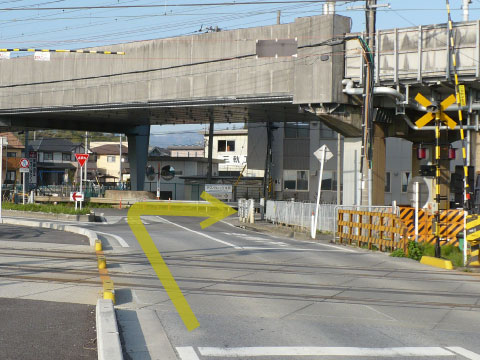 井戸町踏切写真