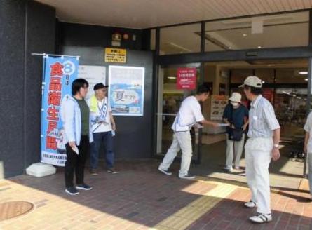 街頭啓発の様子