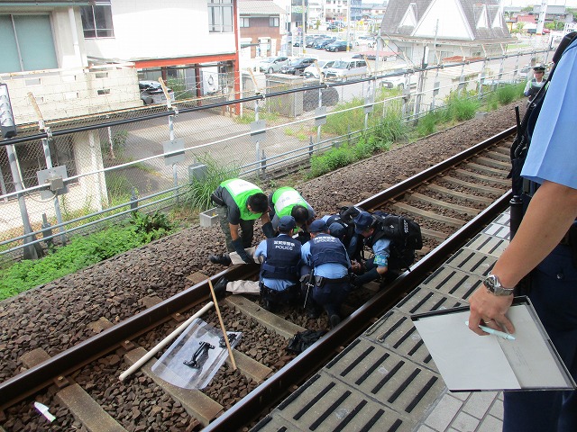 確保される不審者