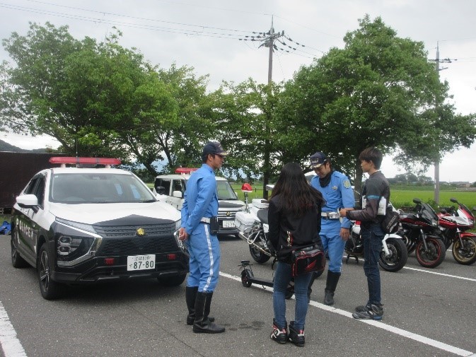 パトカー展示の様子2
