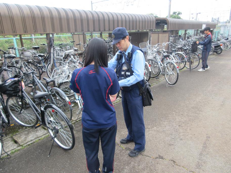 自転車盗難被害防止の啓発の様子