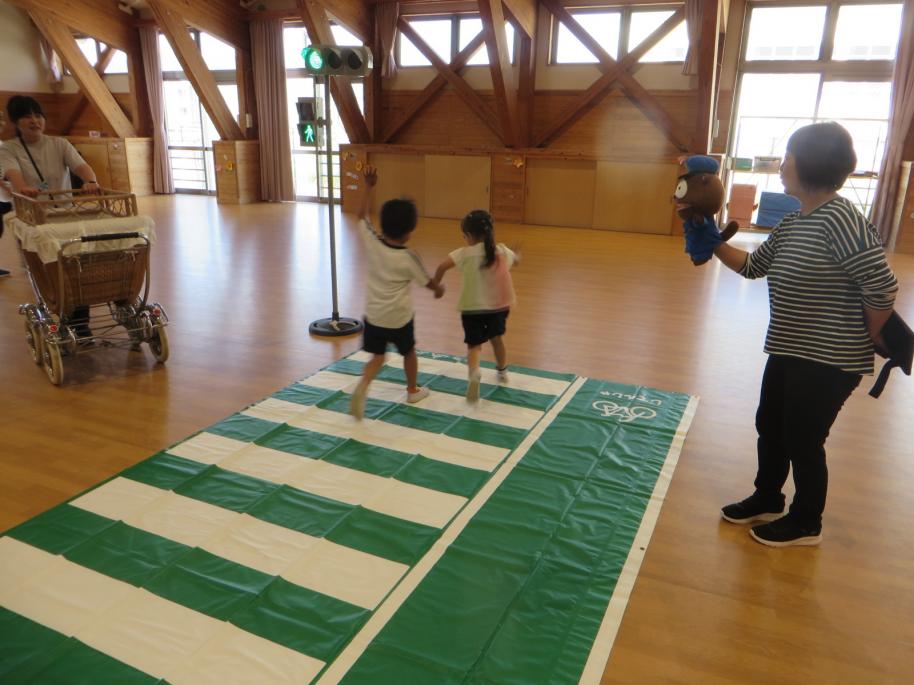 たかつき認定こども園の交通安全教室の様子