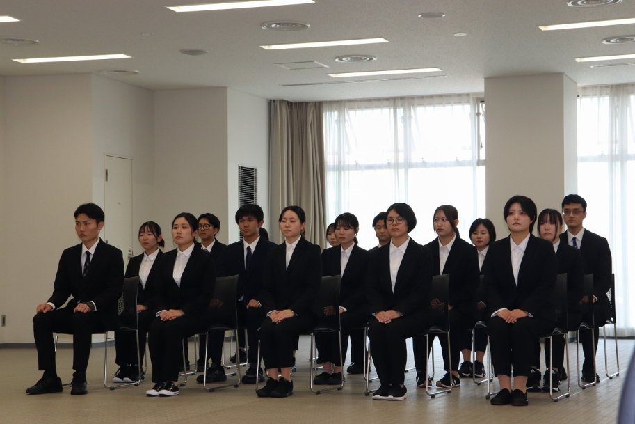 式に臨む修了生