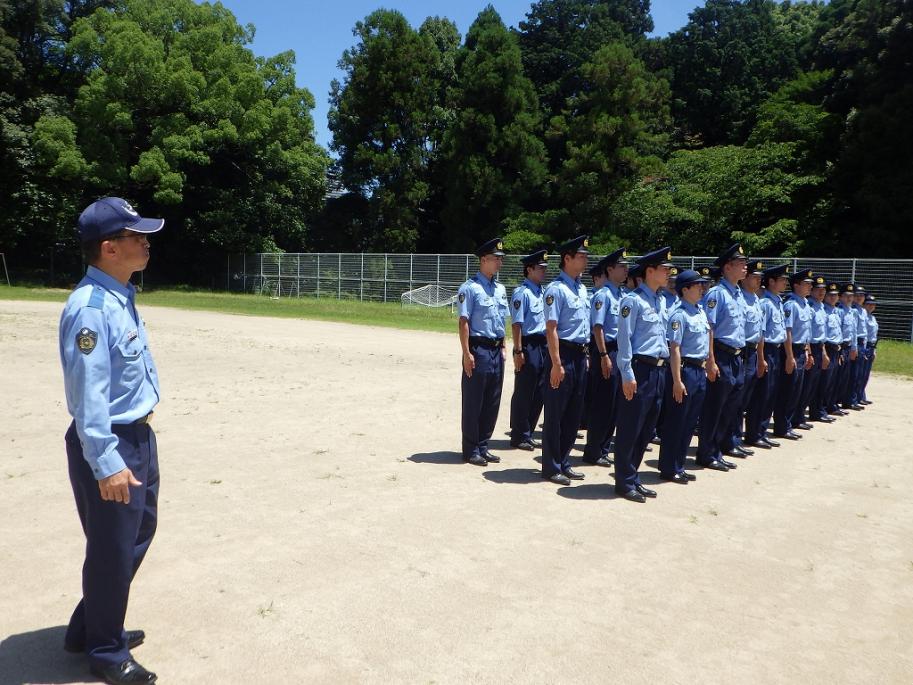 整列する学生2