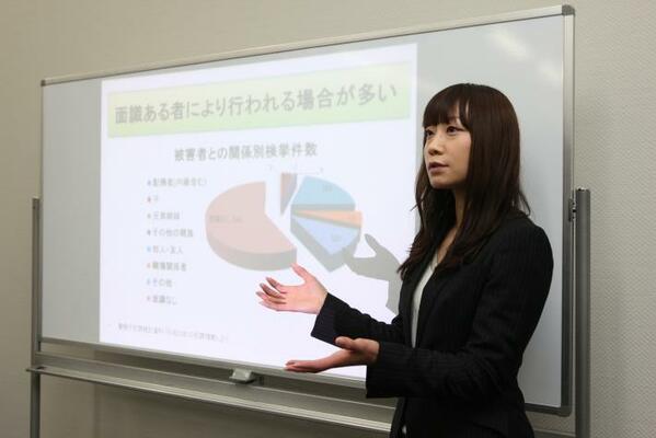 警務部警察県民センターの警察官写真