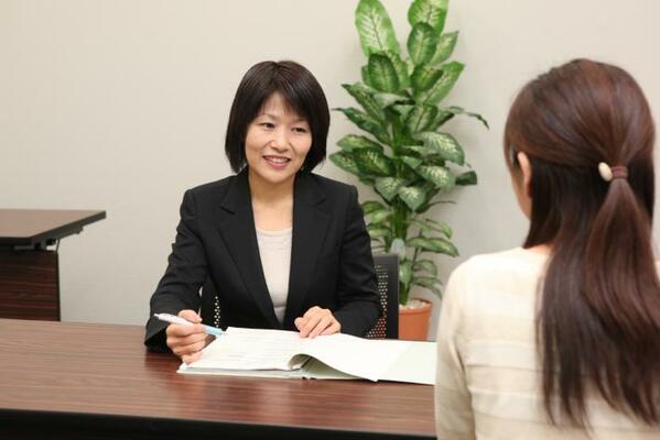 生活安全部生活安全企画課兼刑事部捜査第一課の警察官写真