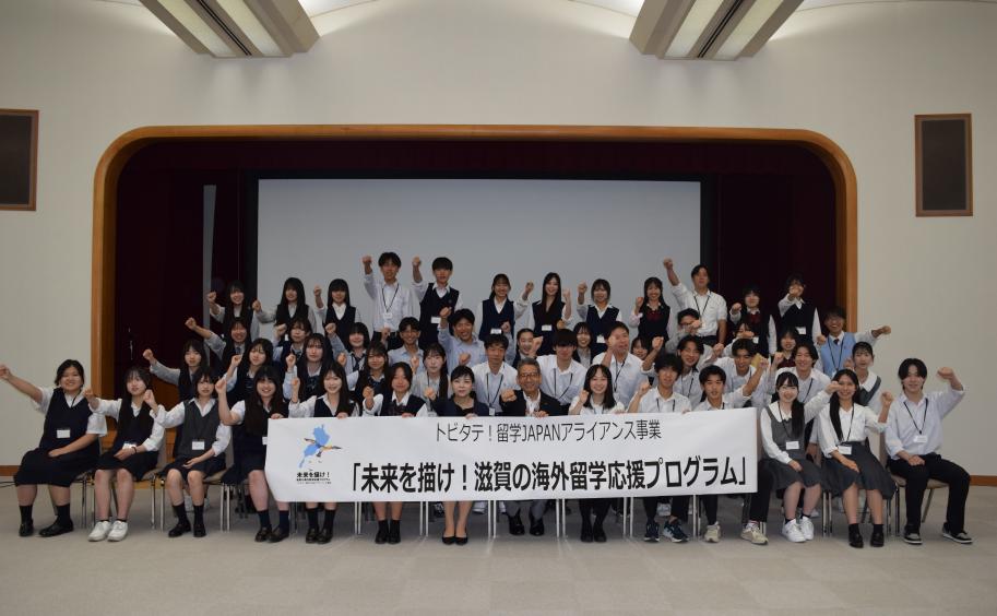 壮行会での全体集合写真