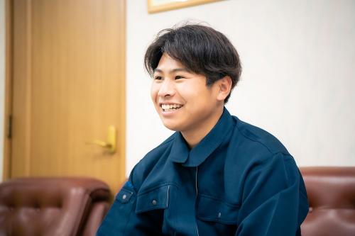 インタビューを受ける柴田さん