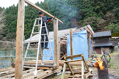 薪を保管する小屋づくり