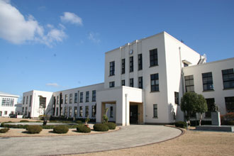 写真:旧豊郷小学校