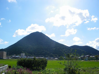 写真：三上山