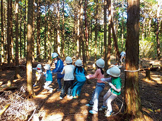 写真:森林環境学習「やまのこ」の様子