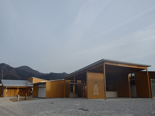多賀町中央公民館「多賀結いの森」