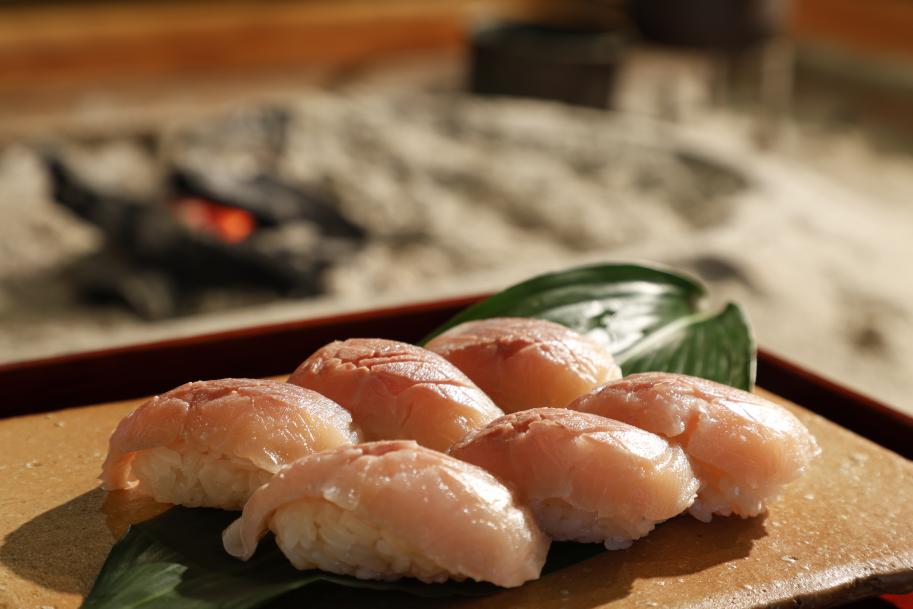 岩魚の昆布締めの握りずしの画像、永源寺 お食事処 万葉香ホームページへのリンク