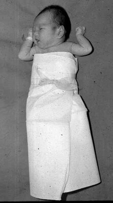 やってはいけないおしめの当て方1