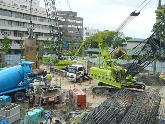 本館執務室4月