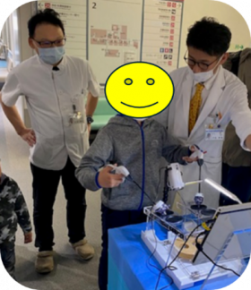 滋賀の子供たちの内視鏡手術体験の様子