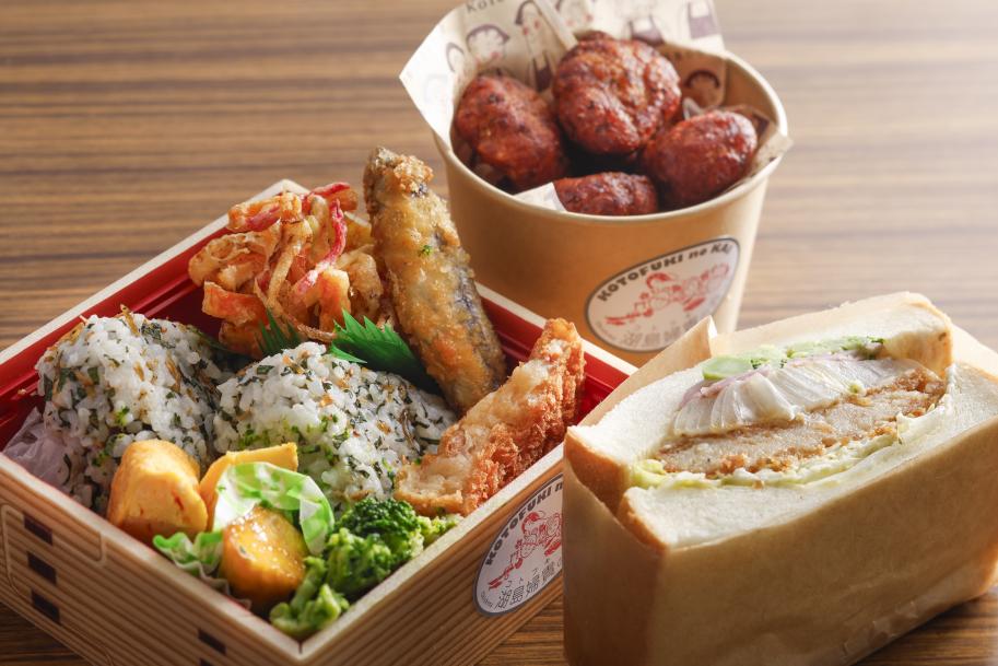 おにぎり、サンドイッチ、ナゲット