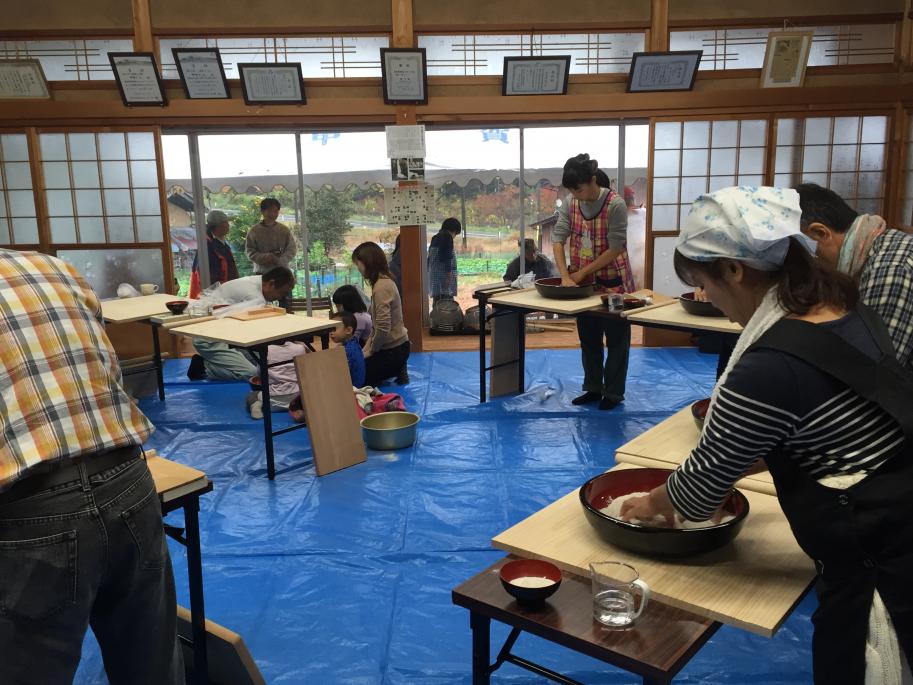 東草野まちづくり懇話会でそばづくり