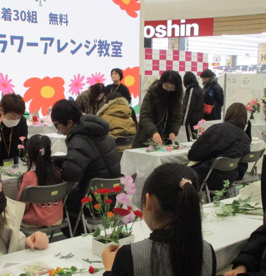 親子フラワーアレンジメント教室の様子