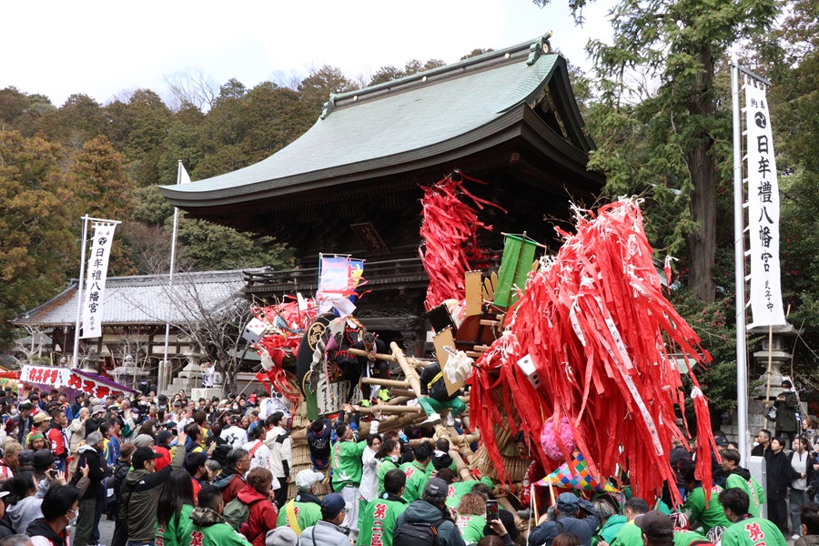 左義長の見どころろ一つ「ケンカ」