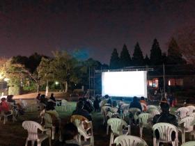映画「地蔵とリビドー」野外上映会&トークの様子2