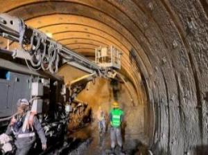 鋼製支保工建込